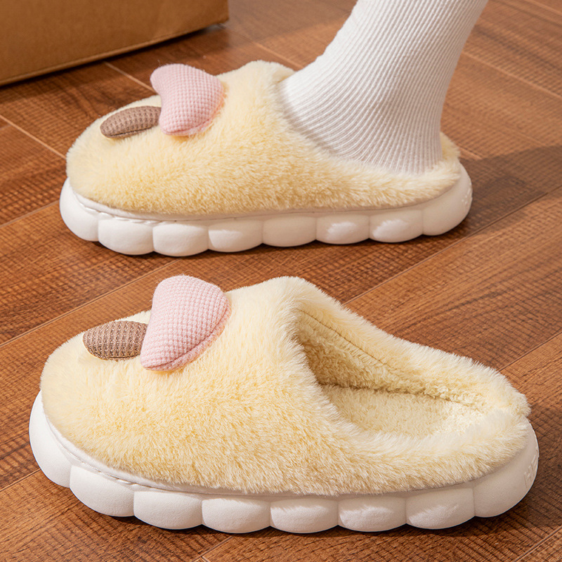 2025 otoño y invierno nuevas zapatillas de algodón dibujos animados lindos de cachemira calentamiento de fondo grueso antideslizante zapatos de algodón domésticos para mujeres
