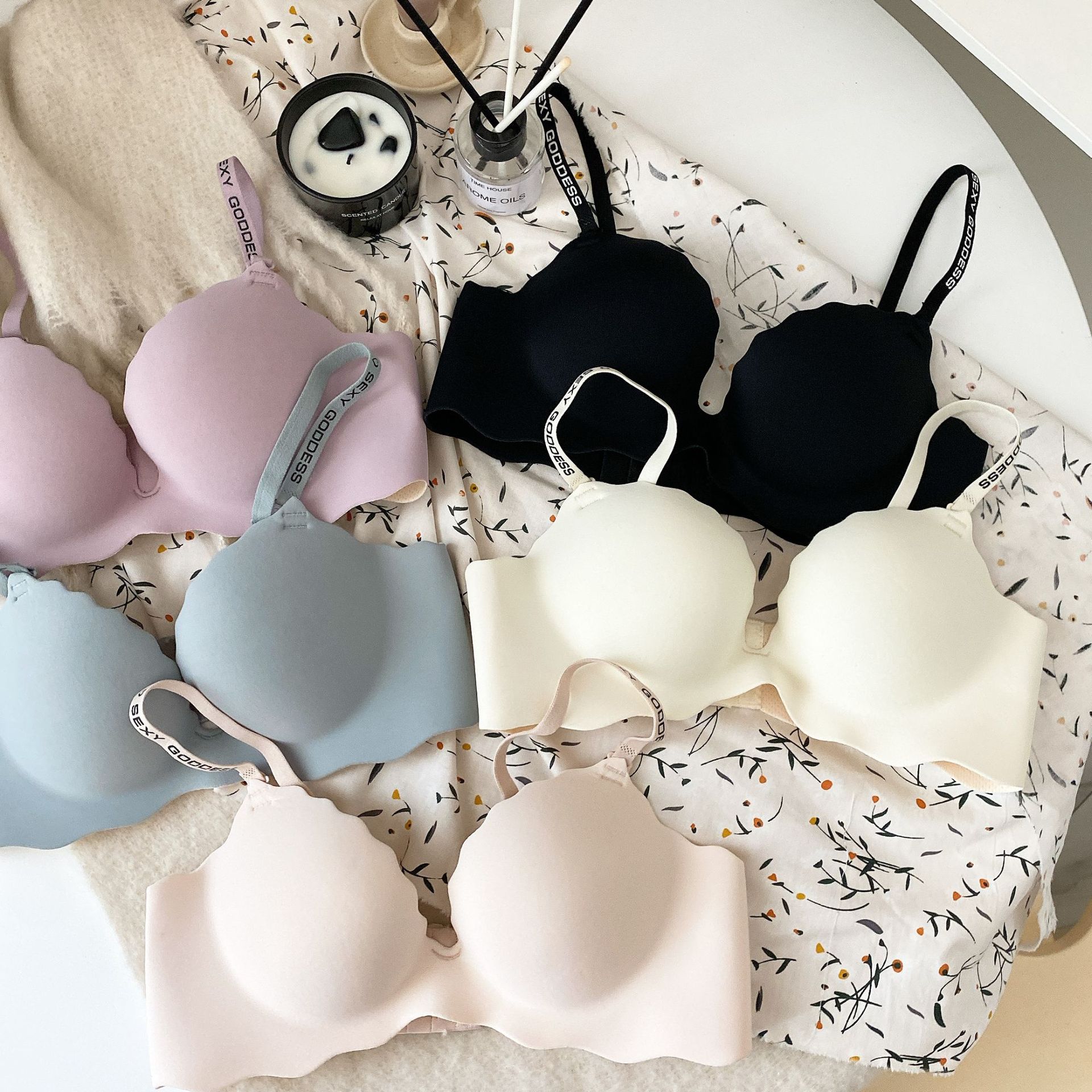 Una pieza de ropa interior de pecho delgado de niña sin costuras reunida, sin anillo de acero, cómodo, anti-flacidez, sujetador de pecho