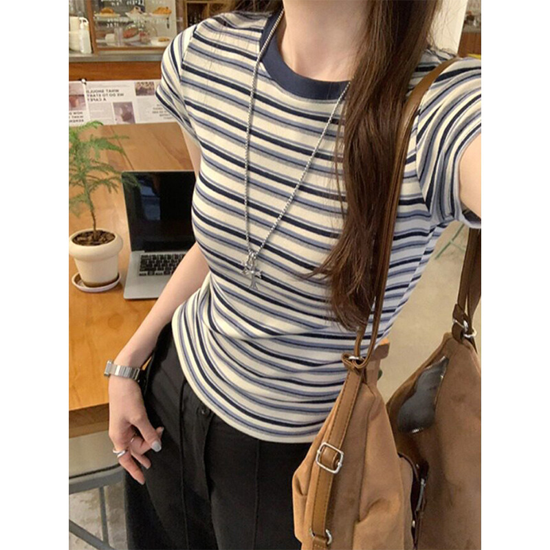 Contrast Color Striped T-Shirt for Women, Regular Shoulder, Round Neck, Short Sleeve Top, Simple Slim Fit, Flattering, Summer Fashion, Versatile, Casual Cotton T-Shirt
