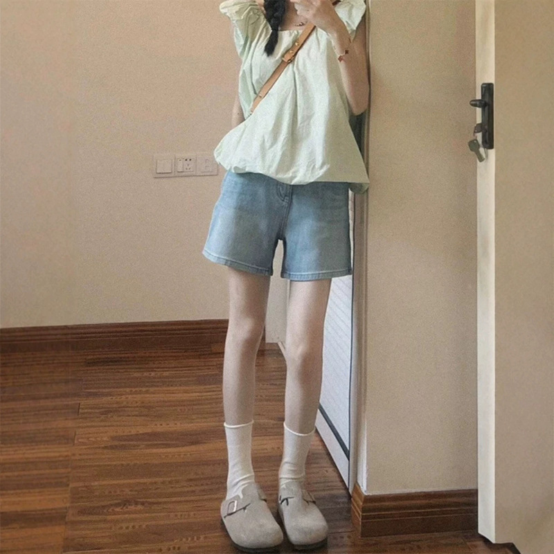 American High Street Style Light-Colored Denim Shorts for Women, Summer Thin Style, 2026 New High-Waisted Loose A-Line Wide-Leg Hot Pants American High Street Style Light-Colored Denim Shorts for Women, Summer Thin Style, 2026 New High-Waisted Loose A-Line Wide-Leg Hot Pants