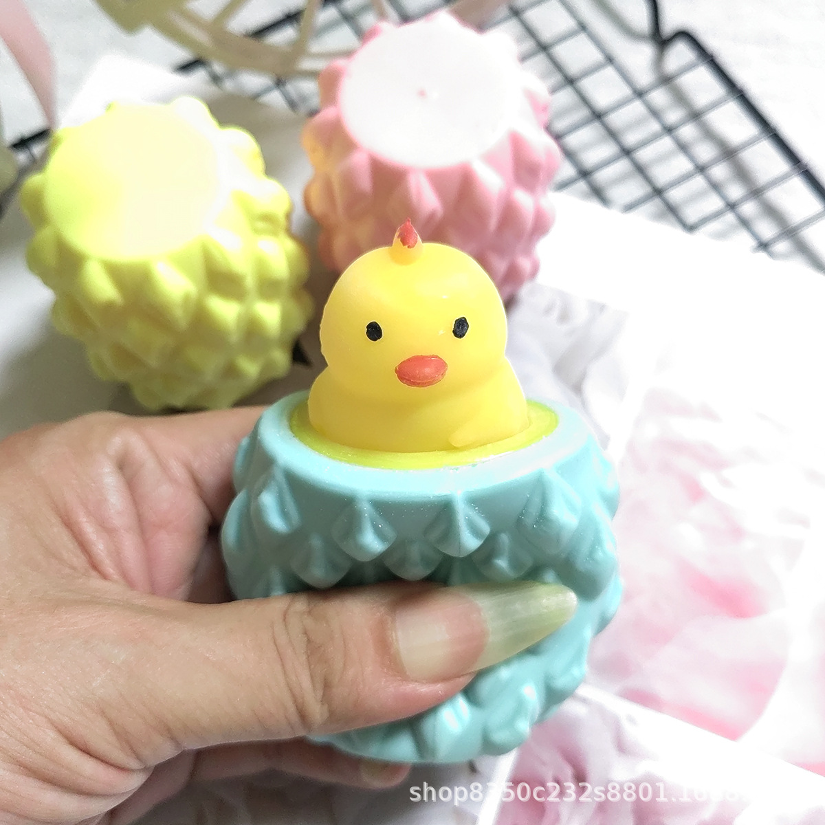 Explosiones transfronterizas de piña taza de pollo extruido taza de pellizco creativo de ventilación artefacto regalo de descompresión juguetes de descompresión mayorista
