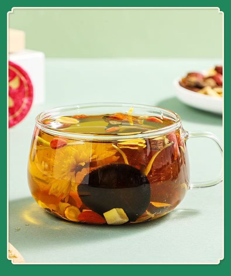 Pang Da Hai Ju Hong Zhi Zi Herbal Tea Blend 450g Daily Wellness Infusion with Luo Han Guo and Jue Ming Zi in use