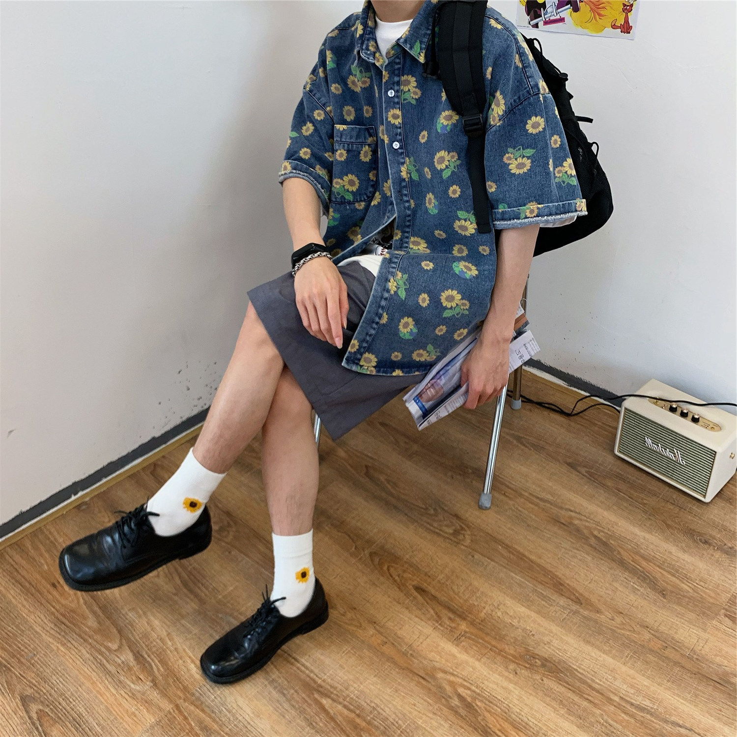 Retro apenada camisa de mezclilla verano de los hombres Hong Kong estilo completo impreso Daisy lavado camisa de moda suelta camisa de manga corta de moda