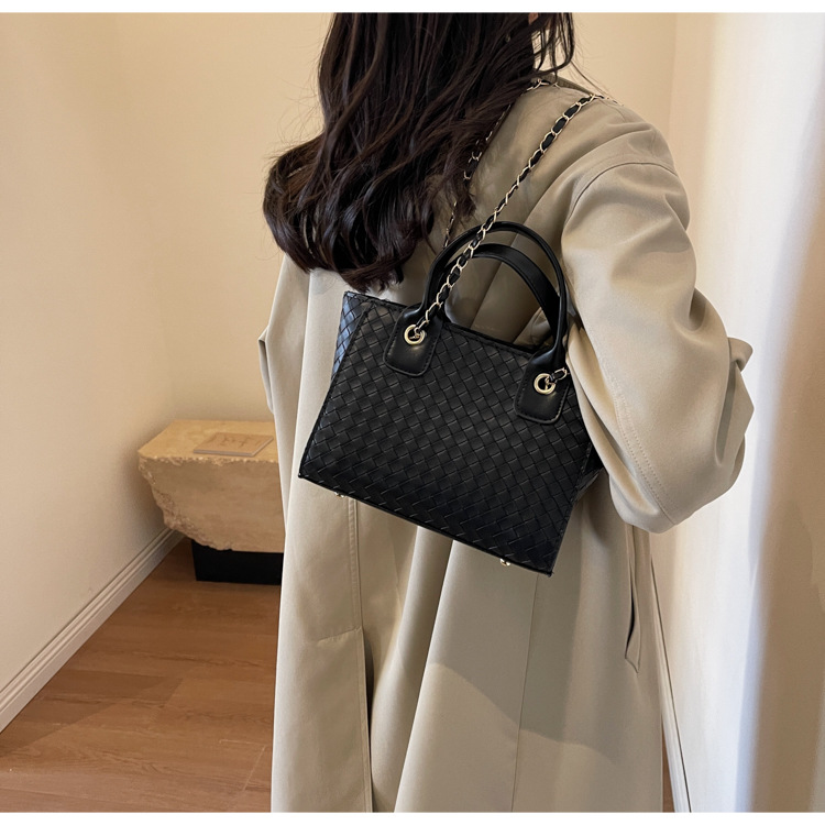 Women's Small Chain Shoulder Bag Quilted Square Handbag Elegant_voghion.com