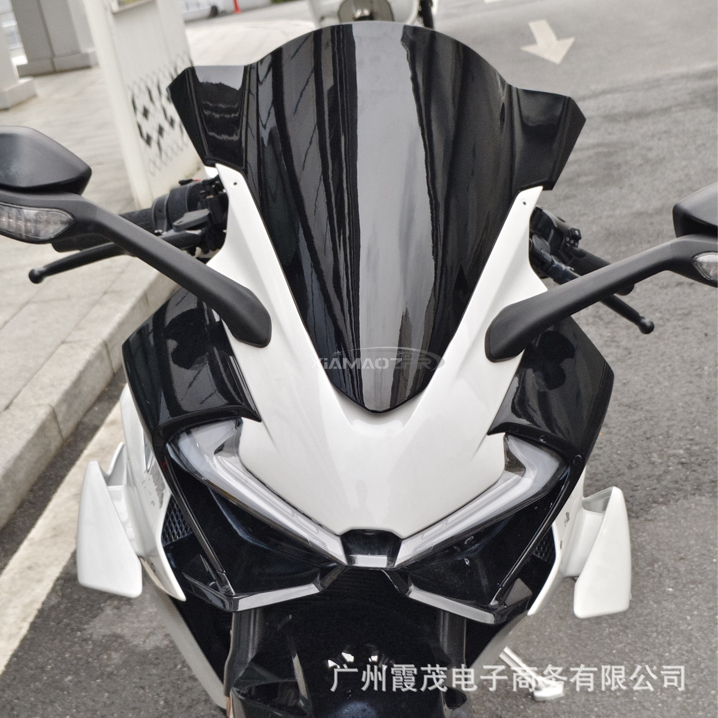 Suitable for CFMOTO 500SR modifications: a taller, sportier windshield. CFMOTO 500SR modification accessories: a taller front windshield
