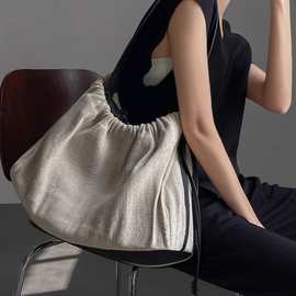 2025新款ins风小众帆布包轻便大容量旅行包单肩通勤斜挎托特大包