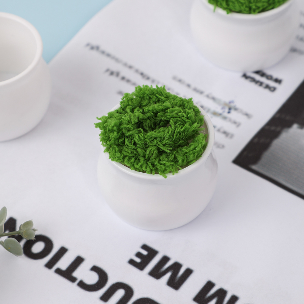 Small plastic flowerpot, increased thickness, fall protection, simple and elegant design