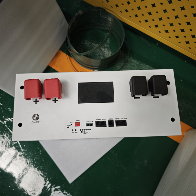Batería de almacenamiento de energía 5kWh fosfato de hierro de litio doméstico 51.2V100Ah pared tipo fuente de alimentación solar de respaldo