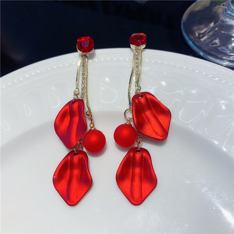 2023 Pendientes de nuevo estilo coreano Pendientes de súper hadas delgados Pendientes de pétalos rojos de marea Pendientes de borla largos para mujer Temperamento