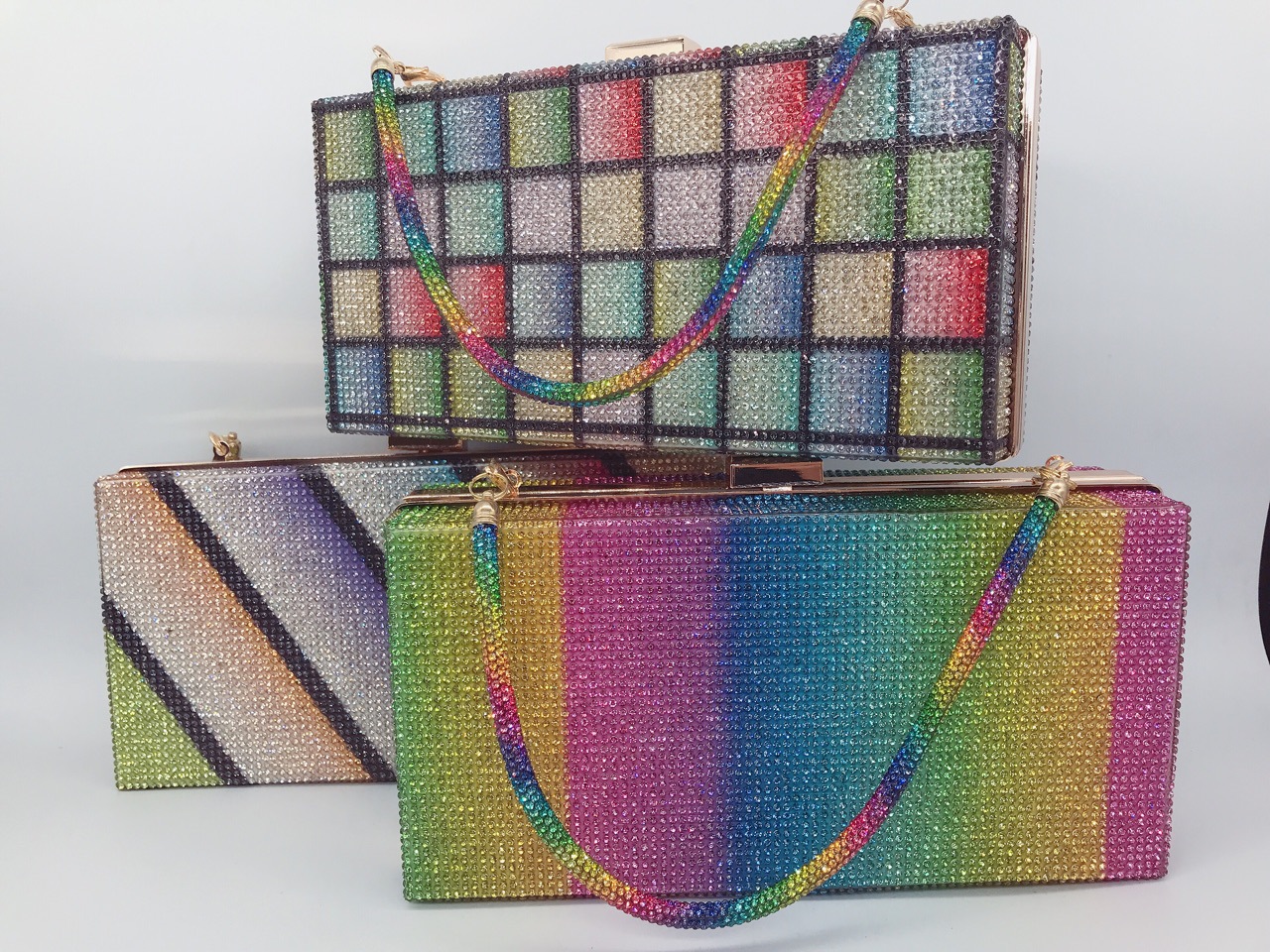 Túi clutch nữ đính đá cầu vồng gradient hình vuông nhỏ — Màu cầu vồng dần chi tiết 2