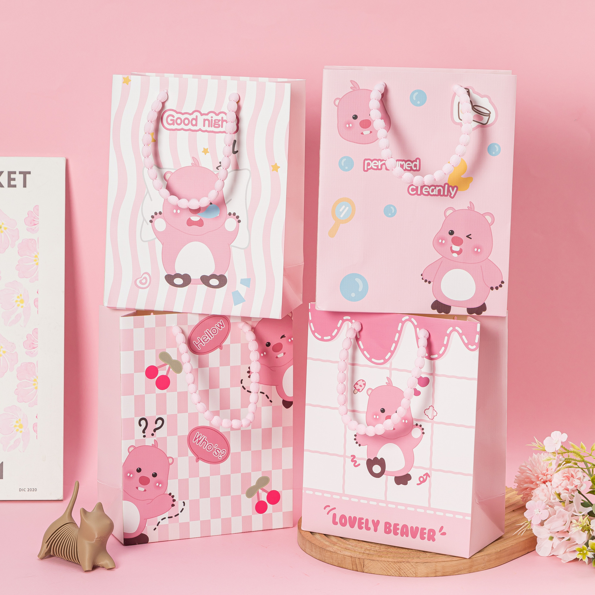 Nuevas bolsas de regalo exquisitas con diseño de animales de dibujos animados en relieve con cuerda de burbujas, directamente del fabricante, para el Día de la Mujer y San Valentín.