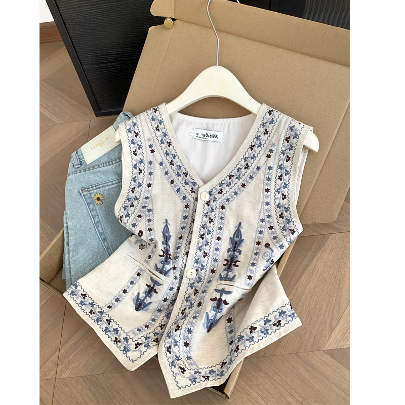 2026 Summer New Retro Ethnic Style Embroidered V-neck Vest for Women, Versatile, Slimming, Layering, Sleeveless Top