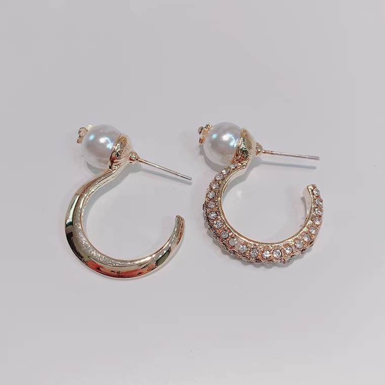 Aretes De Diamantes Y Perlas De Metal En Forma De C display picture 4