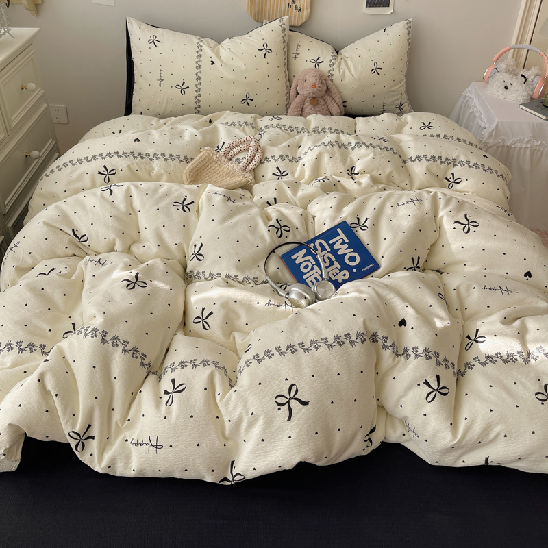 Minimalistisch beddengoedset van gaas met strikjesprint_voghion.com