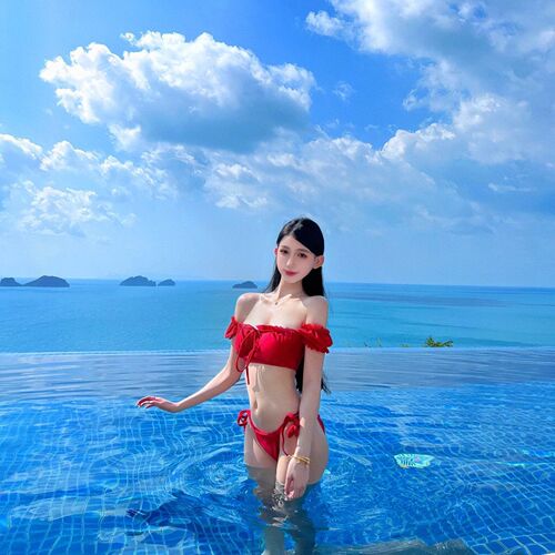 2024 new swimsuit female Internet celebrity red sexy bikini split three-piece set pure desire hot spring high-end sense