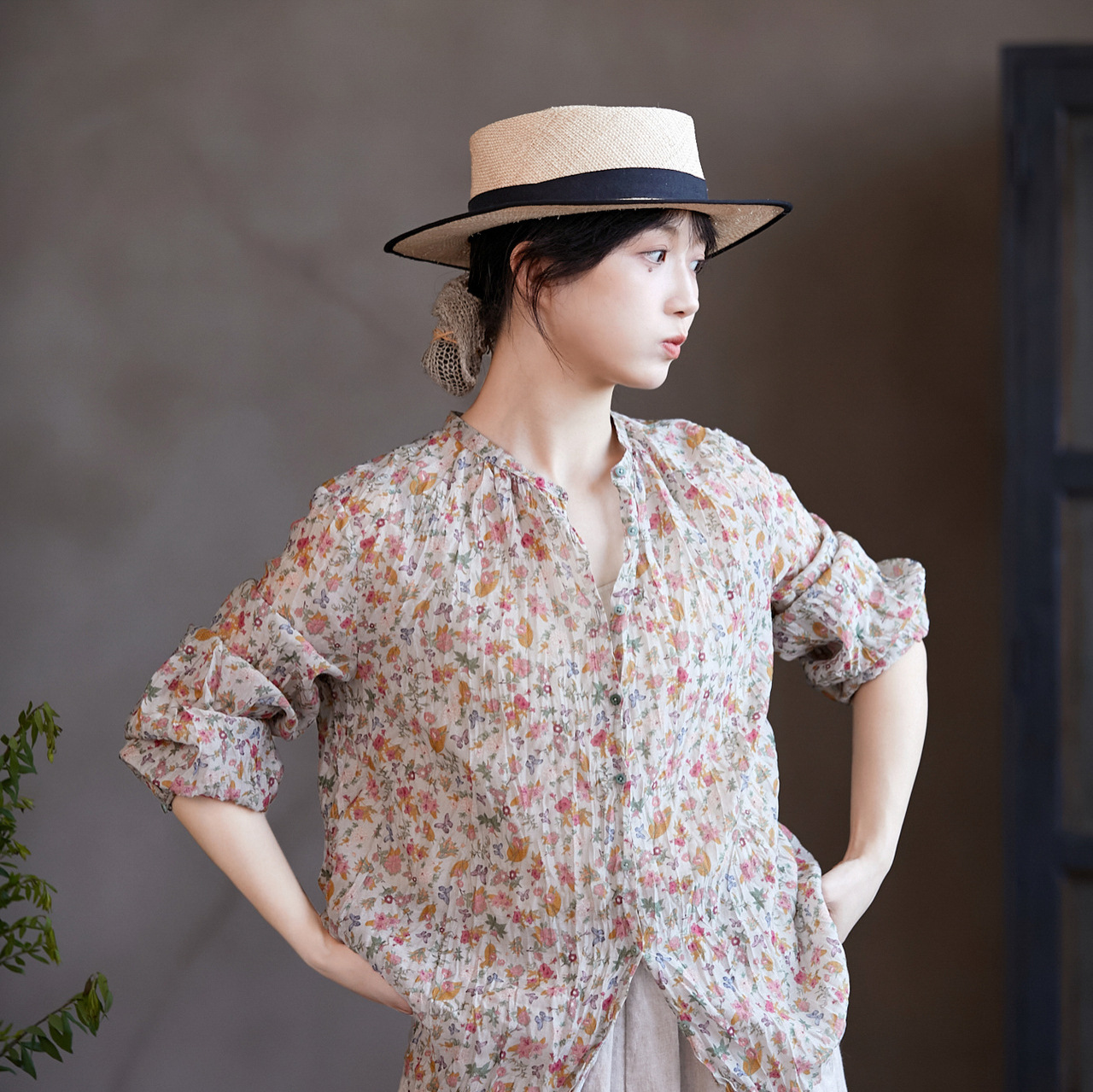 예술적 캐주얼 가을 새로운 오리지널 빈티지 여성용 그레이 컬러 꽃 뽕나무 실크 코튼 경량 주름 블라우스