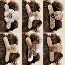 奶咖色大号毛绒抓夹女2025新款发夹后脑勺盘发鲨鱼夹子感头饰