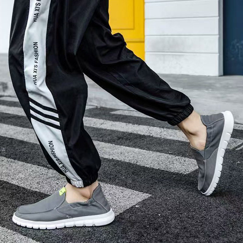 Zapatos de lona ligeros marca Warrior, nuevos zapatos casuales sin cordones de color sólido, transpirables y cómodos, zapatos de tela para hombre al por mayor.