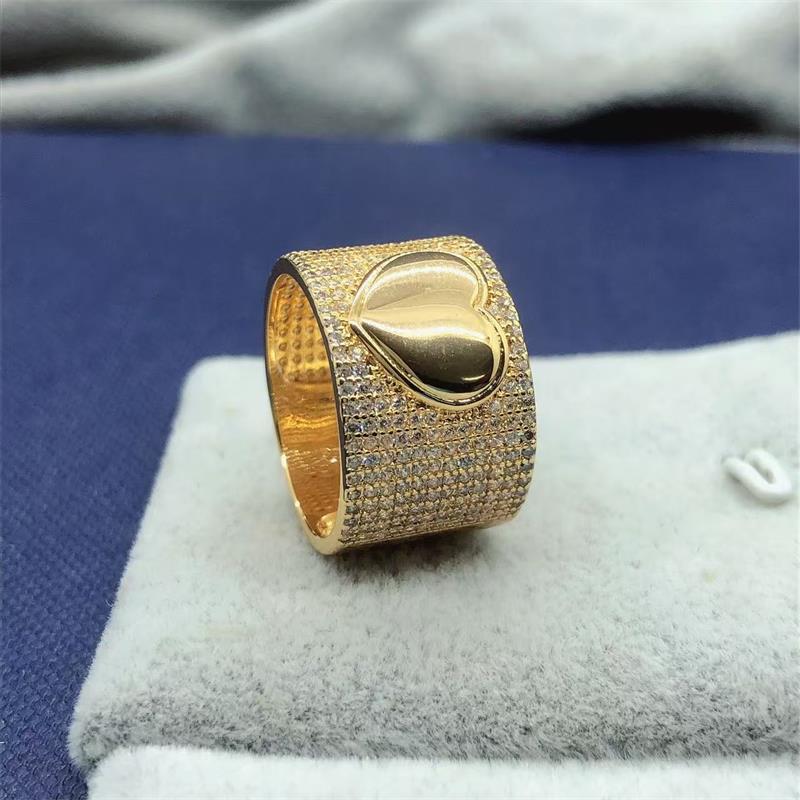 Copper fashionable ring for men and women with zircon