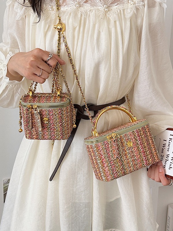 Moda versátil caja de mano bolso pequeño para mujeres verano 2026 nuevo estilo de alta sensación de cadena trenzada bolso