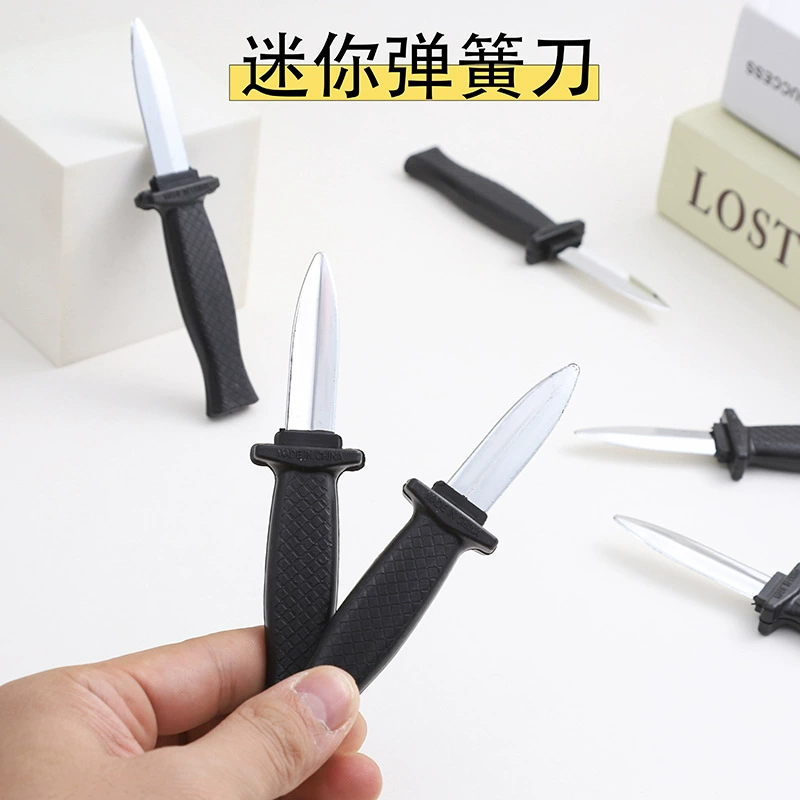 Мини-игрушка для всего человека Сжатие Нож для всего человека Спружинный телескопический нож поддельный нож подделка игрушечный реквизит