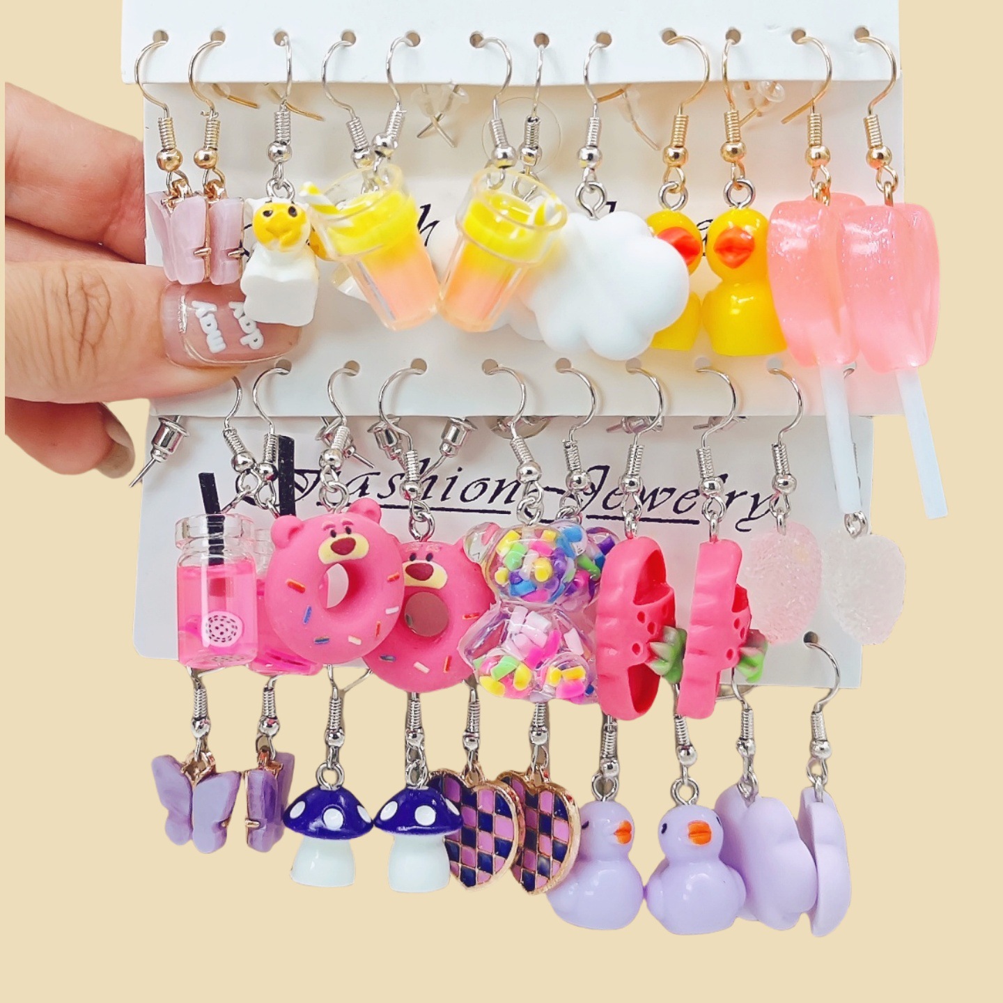 Moda transfronteriza de venta caliente de dibujos animados animales de caballo blanco resina de margarita simulación de alimentos donut auriculares multi-pieza conjunto