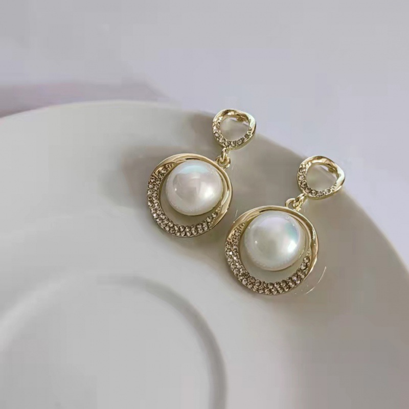 Earrings with zircon