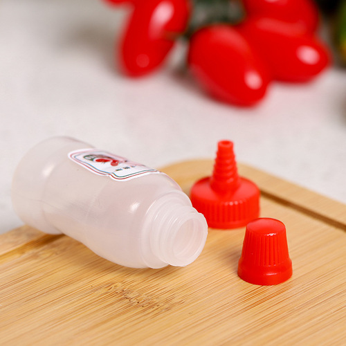 Mini cute portable soy sauce bottle, seasoning dispensing squeeze bottle, ketchup salad dressing small seasoning bottle