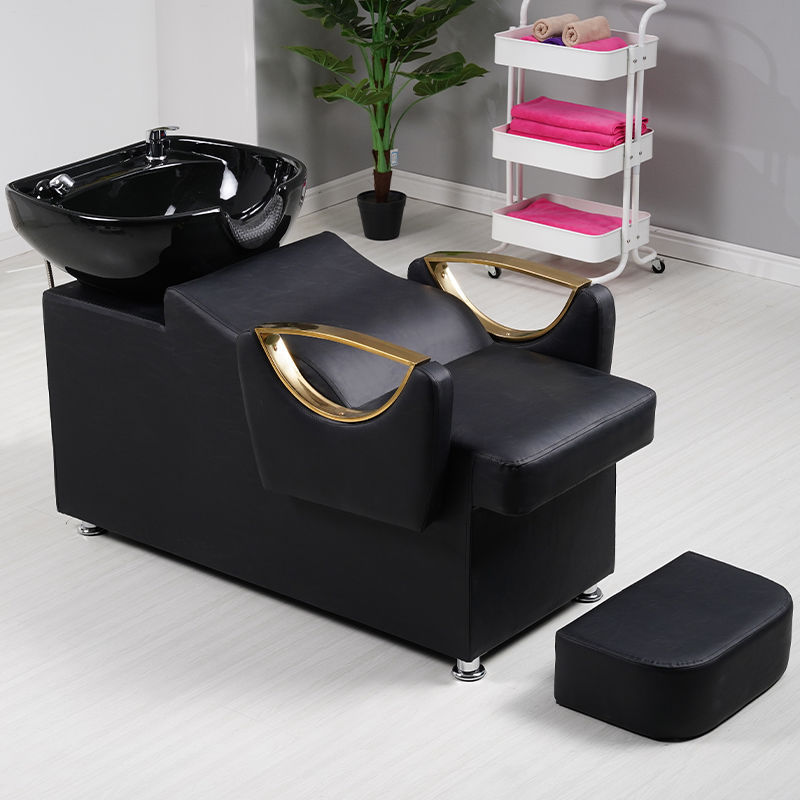 Luna dorada cama negra con lavabo negro