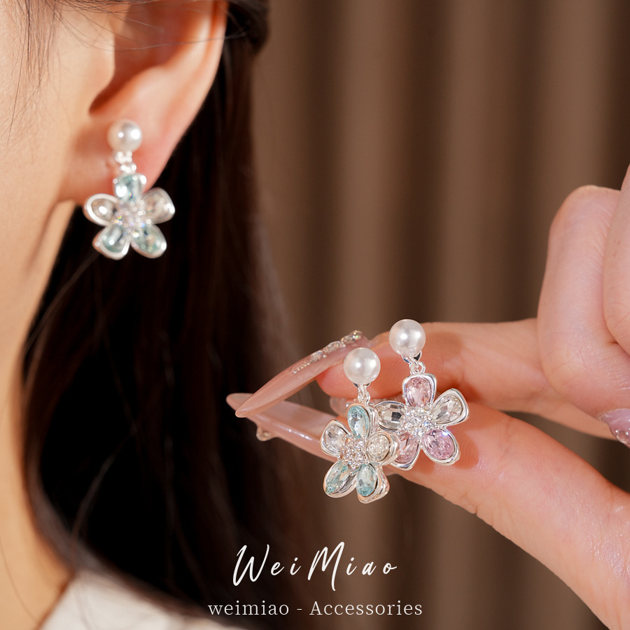 Flores de diamante perlas pendientes de orejas para mujeres sin agujeros de orejas frescos y dulces aretes de aire ligero de lujo alta sensación de auriculares mayorista