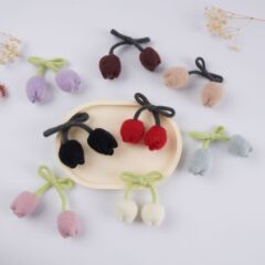 毛糸のチューリップの部品の花の清新で甘い装飾の花の包みの服の髪飾りの紐は飾りのアクセサリを掛けます。