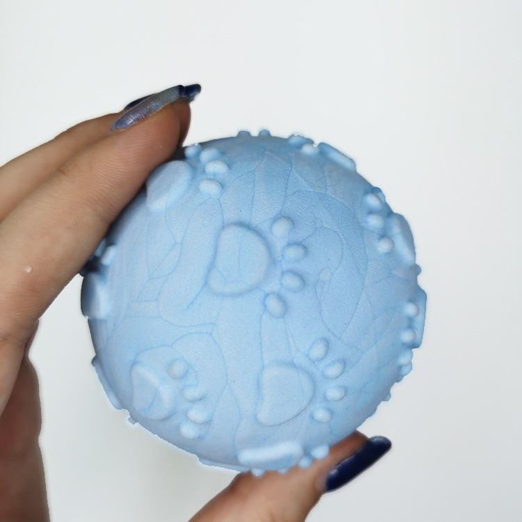 Transfronterizo juguete para mascotas huellas de espuma TPR bola mordedura molar sabor a leche bola sólida fábrica de juguetes para perros