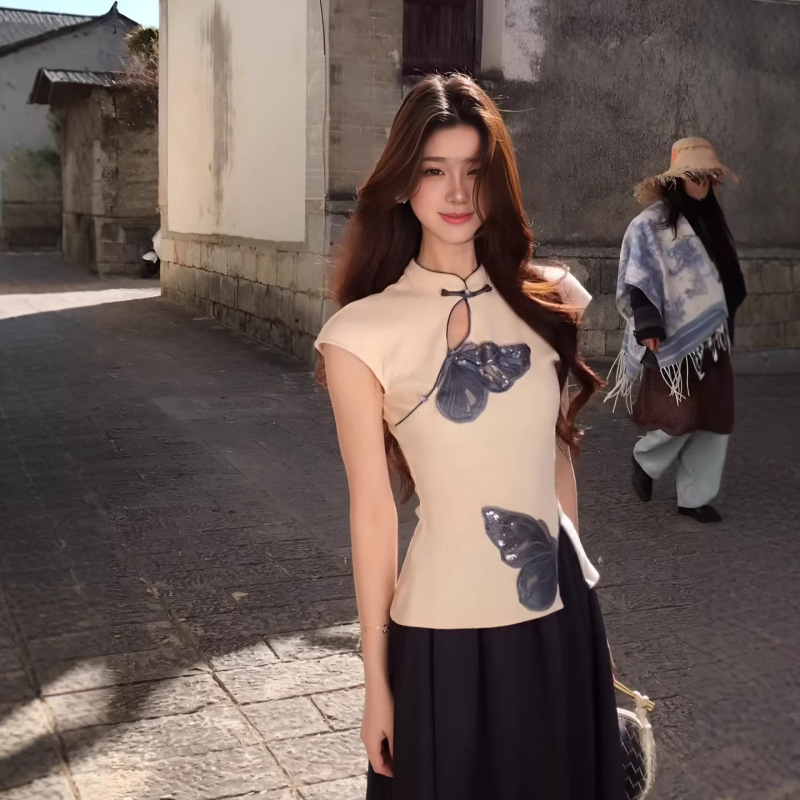 New Chinese-Style Summer Elegant Qipao Sleeve Women's Top with Hollow-Out Design and Traditional Chinese Embroidery Vest for Women New Chinese-Style Summer Elegant Qipao Sleeve Women's Top with Hollow-Out Design and Traditional Chinese Embroidery Vest for Women