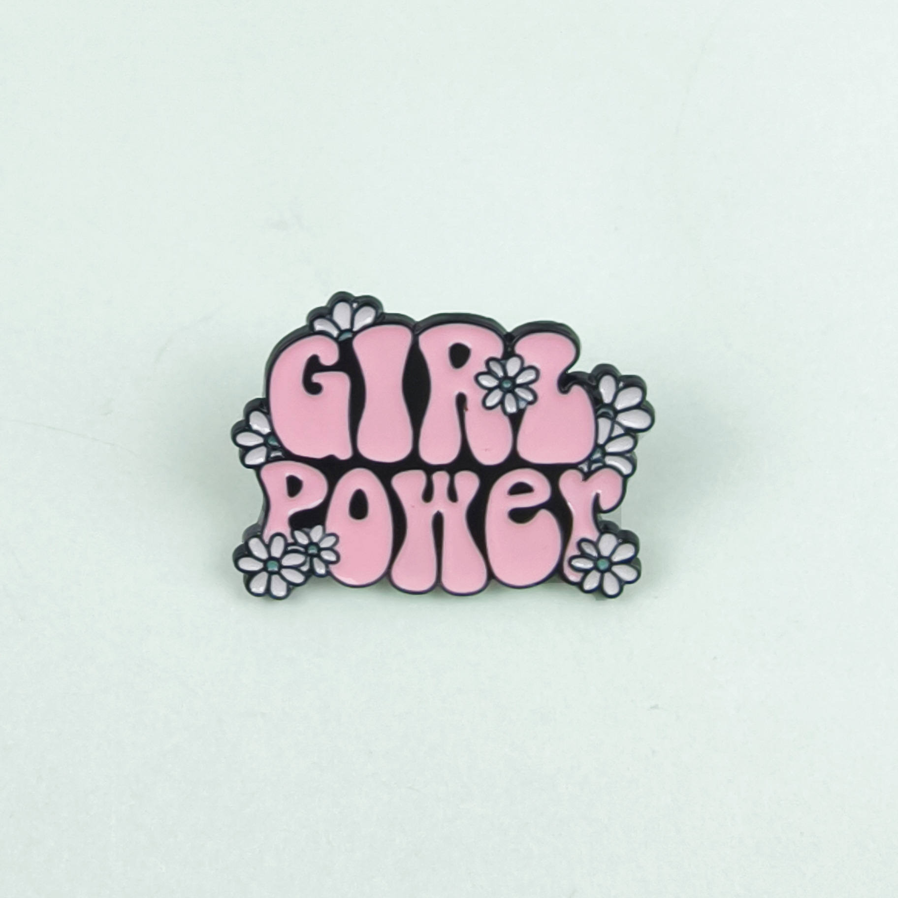 Broche de moda de letras en inglés europeo y americano Accesorios de joyería simple Insignia de metal Ropa de niña transfronteriza Insignia de pin