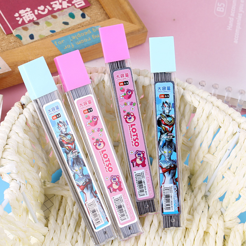 0.9mm自動鉛筆の芯は芯のイチゴ熊の小学生の太くて絵のスケッチの鉛の芯を交換します。|undefined