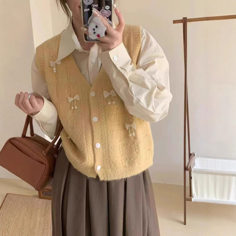 Fresh, Sweet and Cute Beaded Bow Knitted Vest Cardigan Women's V Neck Sleeveless Vest Vest Layered Jacket