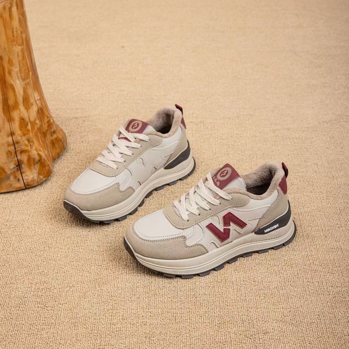2026 primavera y otoño nuevos zapatos blancos casuales versátiles con cuero de suela gruesa zapatos de papá ligeros Gump zapatos deportivos mujeres