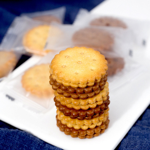 Box of filled cookies wholesale leisure trendy snacks individually packaged wedding malt cookies black sugar salted egg yolk cookies