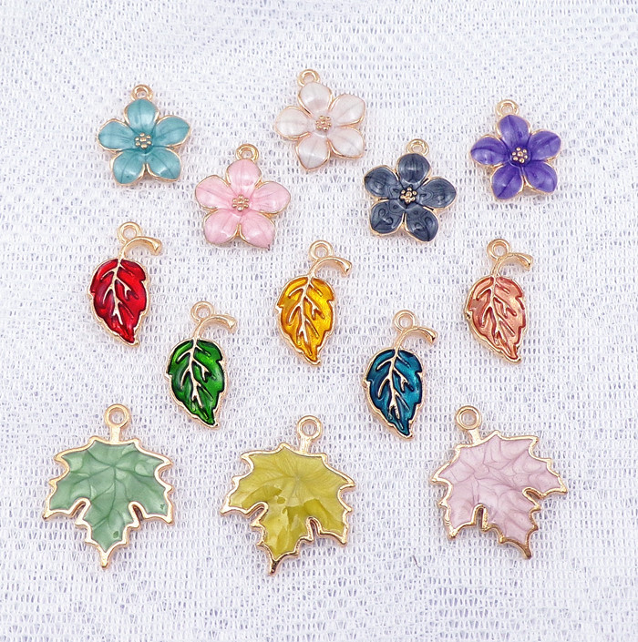 Enamel Design 20 PCS/Package 15*17mm Alloy Leaves Flower Pendant