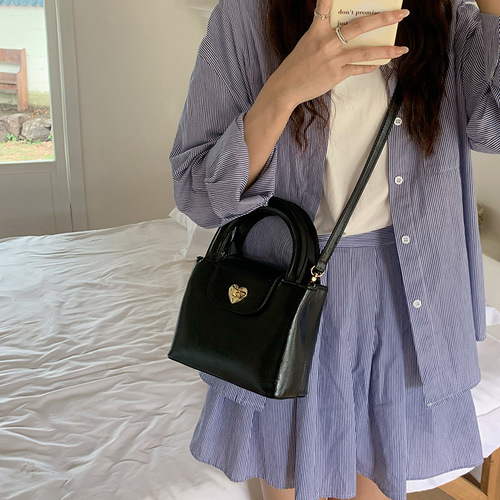 Korean new niche design love lock handbag ins blogger same women's bag one-shoulder cross-slide bag