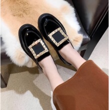 R��荿���Ƥ����Ьˮ荷��ۺ��СƤЬӢ��һ�_���и�ܛ��Ƥ��Ь