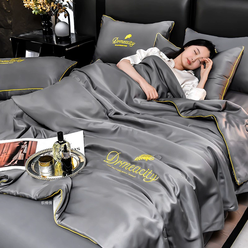 Летнее одеяло из стираного ледяного шелка класса А, комплект из четырех предметов, летнее прохладное одеяло, подходящее для сна обнаженным, одеяло с вышивкой для кондиционирования воздуха, прохладное шелковое летнее тонкое одеяло.