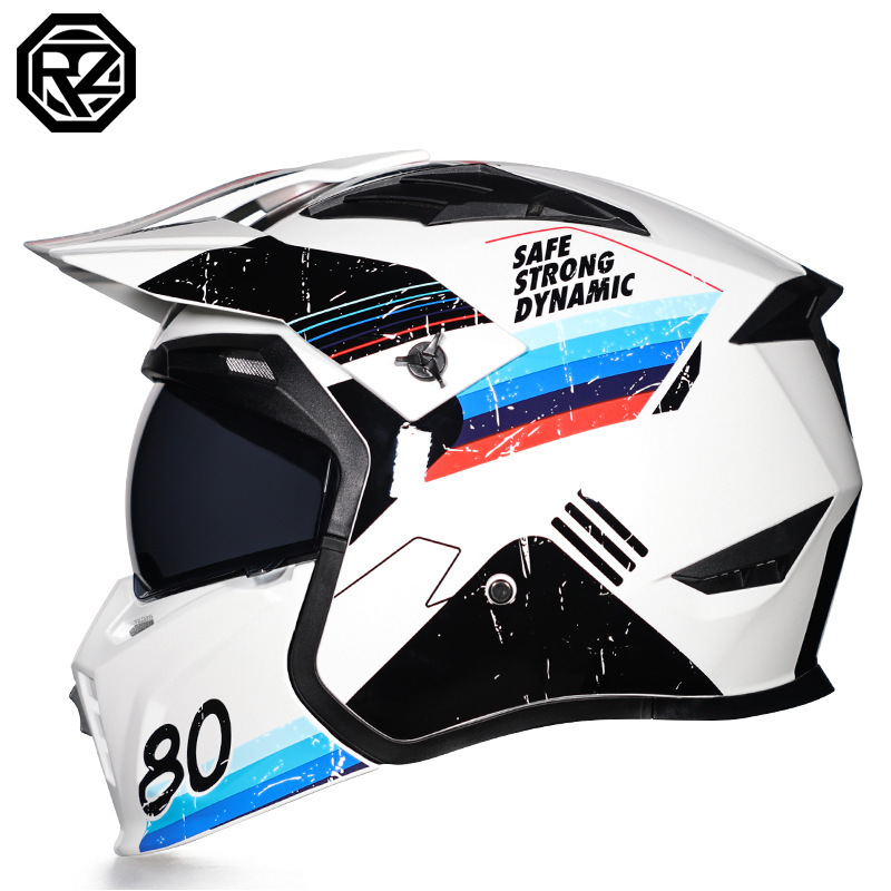 차 거울이 있는 흰색 복고풍