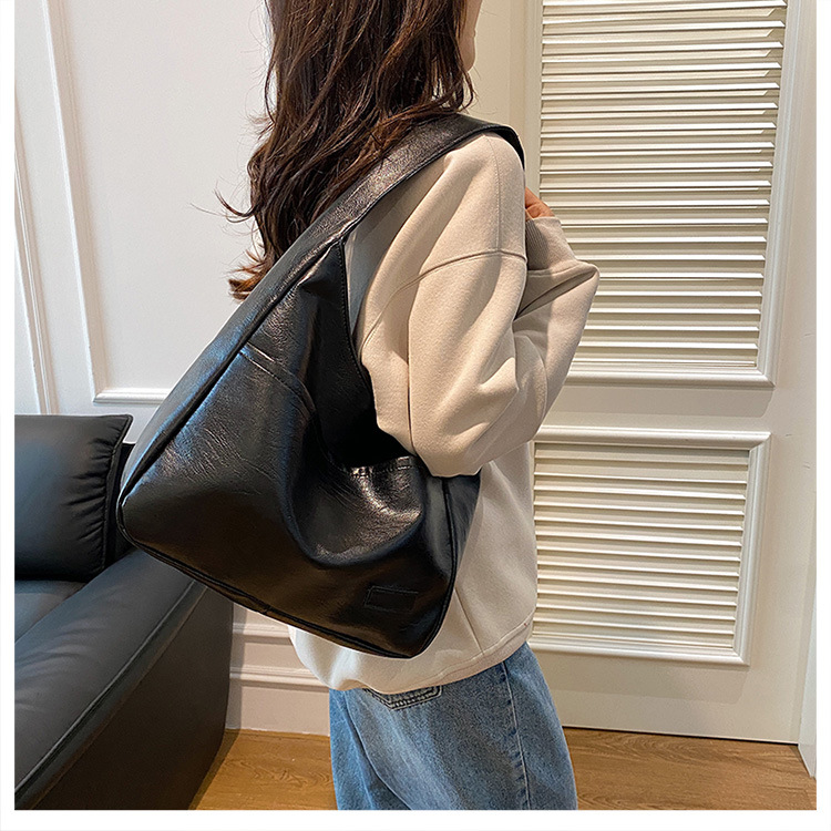 Large-capacity female 2024 new autumn and winter soft leather bucket bag, commuter tote bag, college student class single-shoulder bag undefined