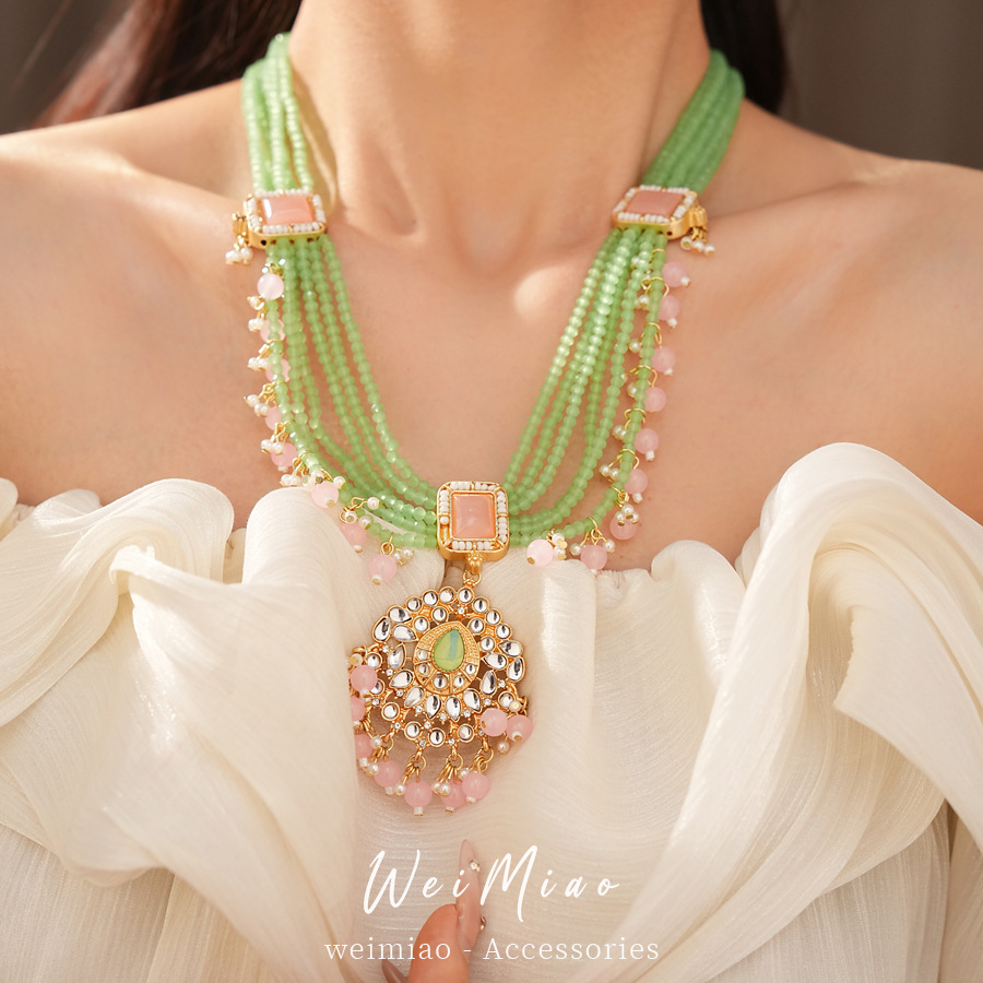 Medieval vintage multicapa de resina con diamantes collar de perlas ligero lujo nicho cadena clavícula de alta calidad conjunto de joyas