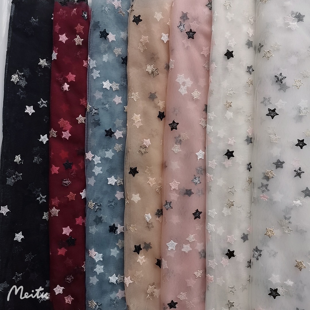 现货供应~锦加强网纱4色小五角星刺绣 小清新风格 童装等网纱面料