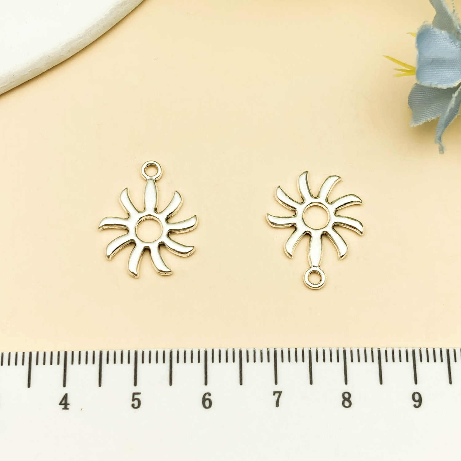 21506-W-古银锌合金月亮15x9mm-0.4g