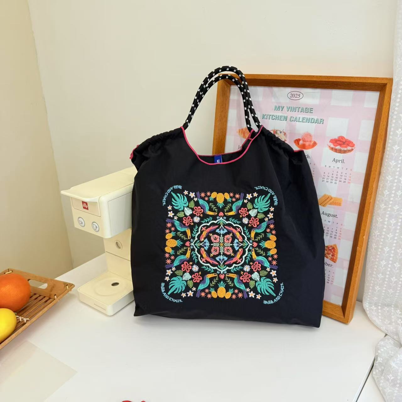 厳選ネット赤同項日系ボールチェーン刺繍レジ袋女性ファッション小衆大容量シングルバッグ潮