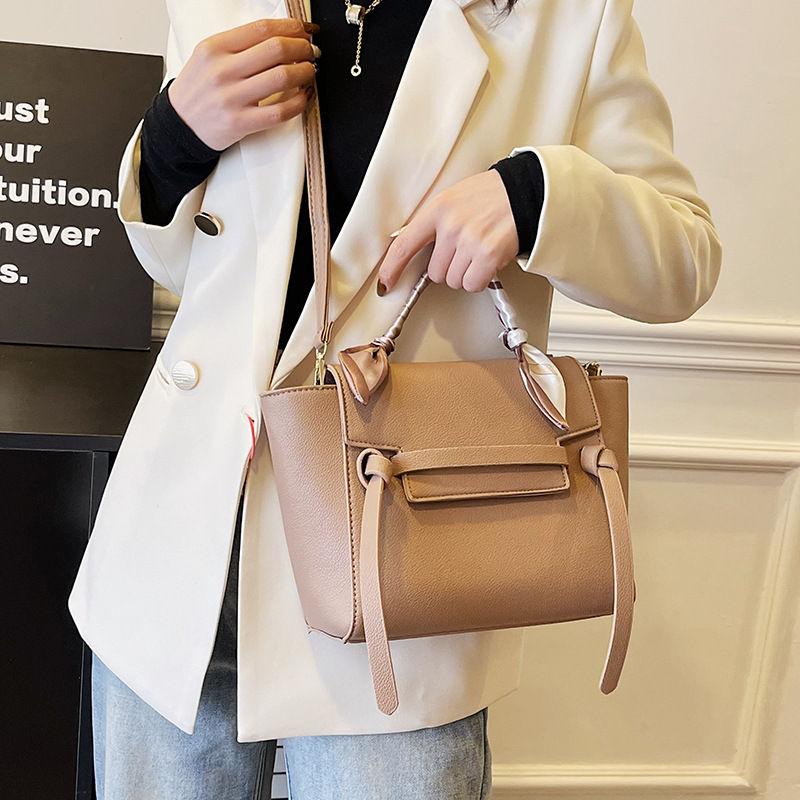 Texturas de moda transfronterizas bolsas de alas portátiles mujeres 2024 primavera nuevo nicho de diseño extranjero bolsas de hombro