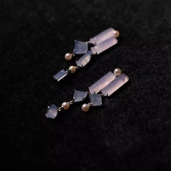 新しい中国風の夢のような青と紫のユニークなデザインのイヤリング不規則なファッションハイエンドの美白イヤリング女性のための 2025 新しいスタイル